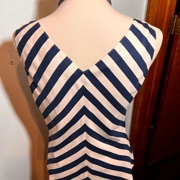 EUC Ellen Tracy Size 6 Sleeveless , V-neck Polyester Striped Top #9 - Picture 7 of 8